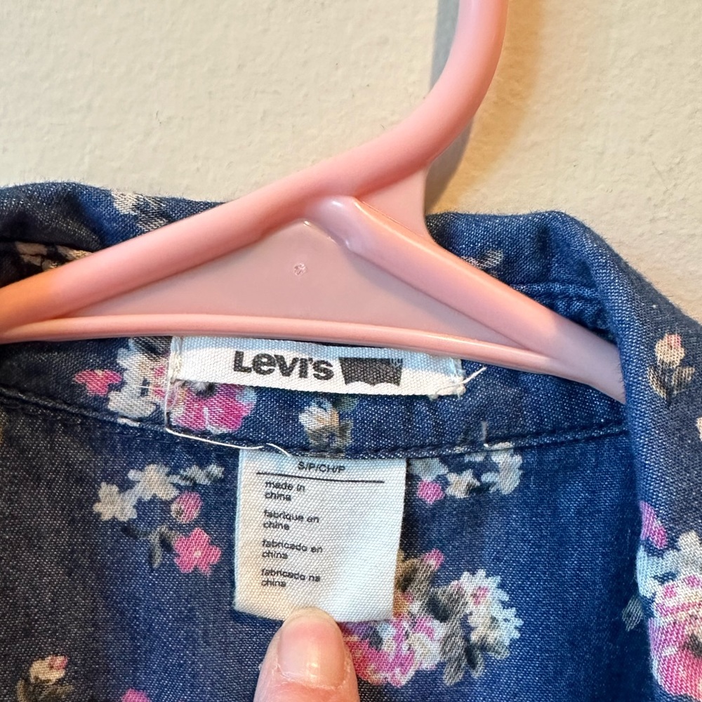 Levi’s Denim Floral Shirt - Picture 7 of 10